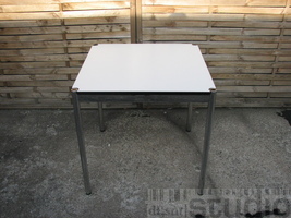 USM Haller Quadrattisch 