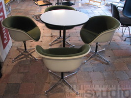 Vitra / Herman Miller Fiberglasarmchair