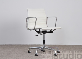 Vitra Charles Eames Alu Chair EA 117 Leder cremeweiss