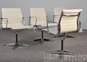Vitra Charles Eames EA 107 Vinyl weiß